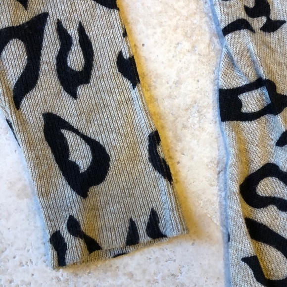 Women’s Bebe taupe and black top - Picture 10 of 11